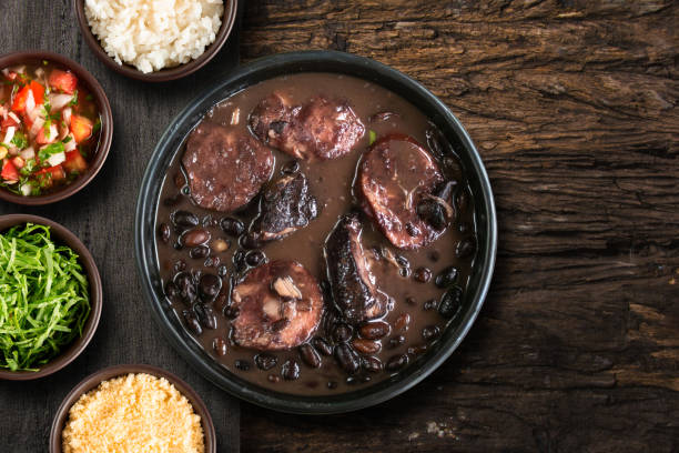Feijoada servida no Tempero Leve